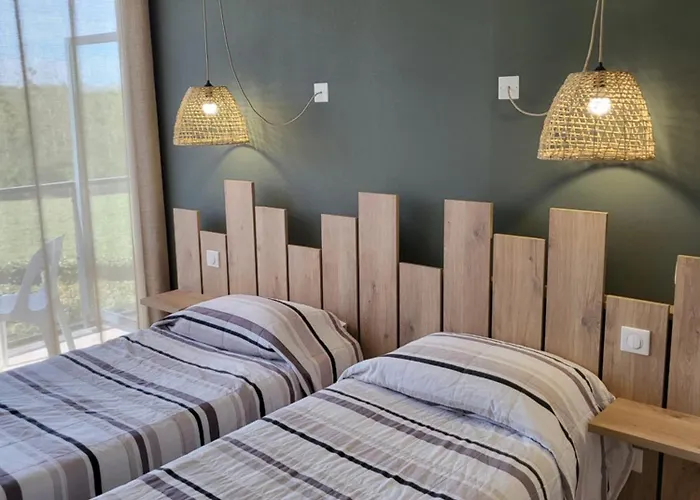 Logis Le Cadusia Hotel Chaource photo