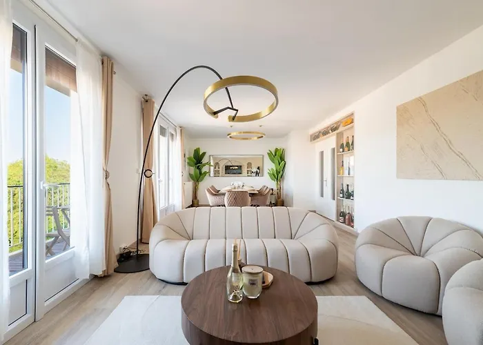 foto di Luxurious 3 Bedrooms Sauna Jacuzzi Tinqueux