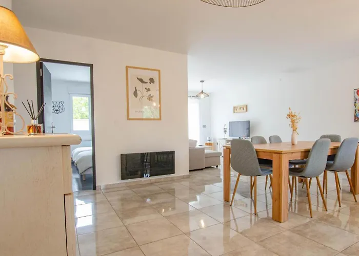 Фото Вилла La Jouquiniere Pars-les-Romilly