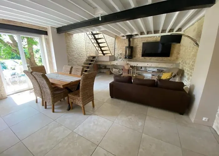 Maison Chaleureuse Avec Piscine Et Aire De Jeux Tramery photo